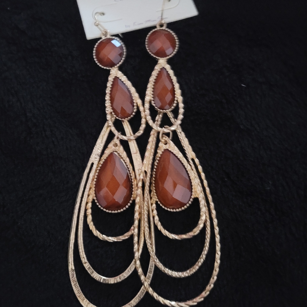 NWOT Mia collection earrings